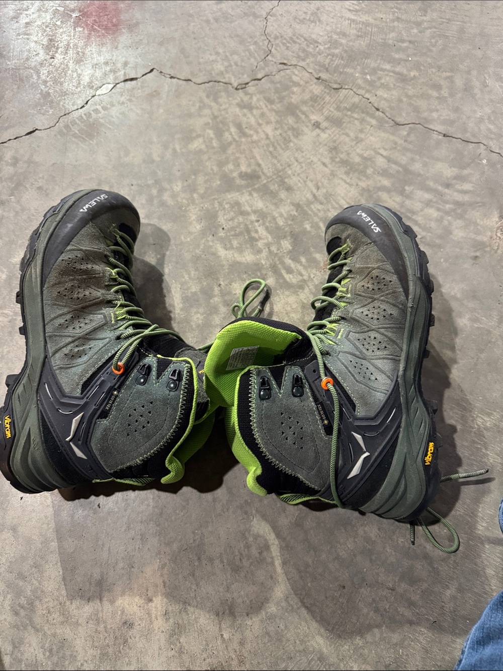 Men's Olive Green Waterproof Hiking Boots - Lightweight Trail Support